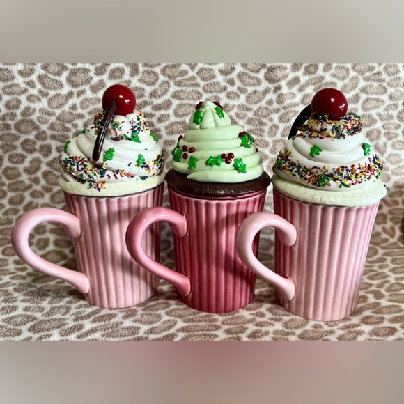 Christmas Cupcake Shape Coffee Mug Cup By Ganz Whipped Cream Holly Lid 3pc - Picture 11 of 13